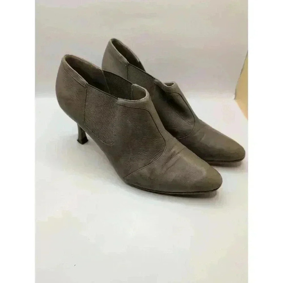 Manolo Blahnik Kitten Heel Pointed Toe Elastic Sides Ankle Boots Size 36.5 - Picture 3 of 6